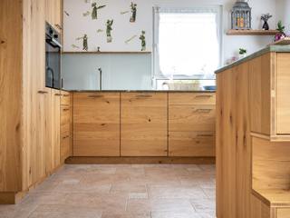 Naturverbundene Schreinerküche aus Eicheholz, Beer GmbH Beer GmbH Built-in kitchens