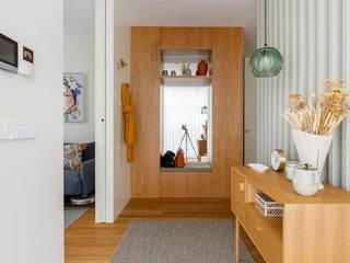 Hall de entrada - Casa Serenity | SHI Studio homify Scandinavian style corridor, hallway& stairs Mobília, Madeira, Design de interiores, Conforto, Pisos, Parede, Chão, Salão, Madeira nobre, Teto