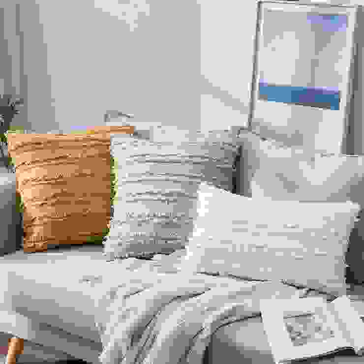 MIULEE fringe cushions Press profile homify Quarto principal Propriedade, Conforto, Azure, Travesseiro, Têxtil, Retângulo, Madeira, Design de interiores, Lâmpada, Armação de cama