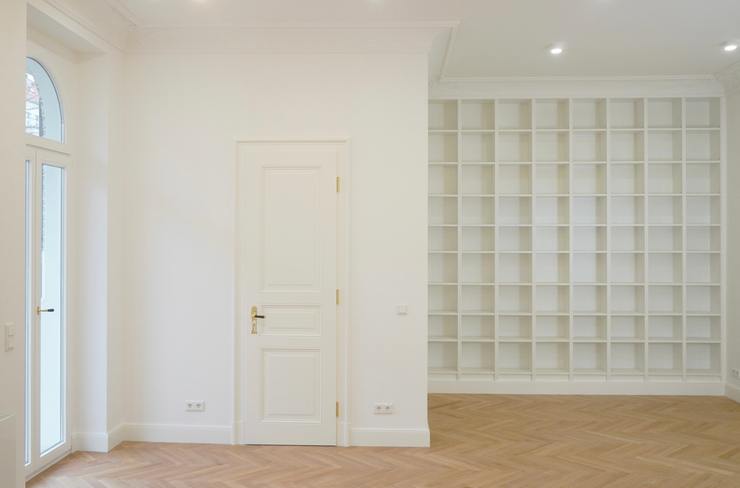 Sanierung einer Altbauwohnung in Berlin Prenzlauer Berg. Holzeco GmbH | Haussanierung & Wohnungssanierung | Komplettsanierung von A - Z Weitere Zimmer Tür, Vorrichtung, Holz, Innenarchitektur, Malen, Riegel, Boden, Gebäude, Bodenbelag, Haustür